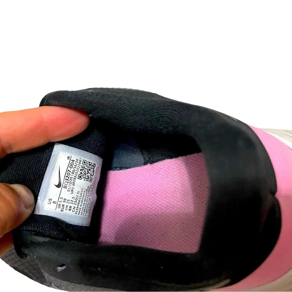 💜Nike Gray and Pink Athletic Shoes with Modern Design
